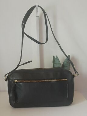 Vintage COACH Basic Bag 25401 Black Leather Clutch Crossbody USA Zipper 1994